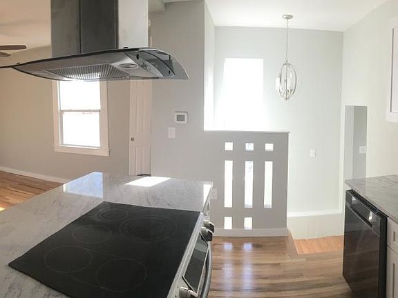 2nd image of 2111 S Fox St