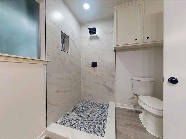 811 Devonport Ln — Photo 34