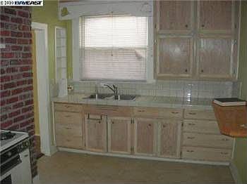 2nd image of 560 N 21st St