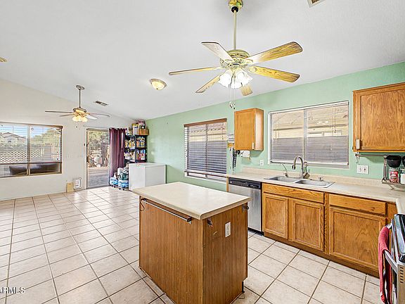 3rd image of 1096 E GRAHAM Lane