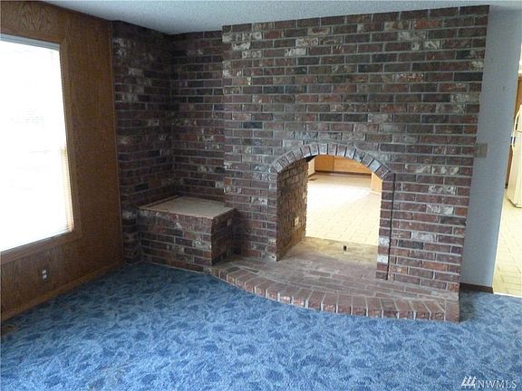 3rd image of 90 E Wysteria Ct