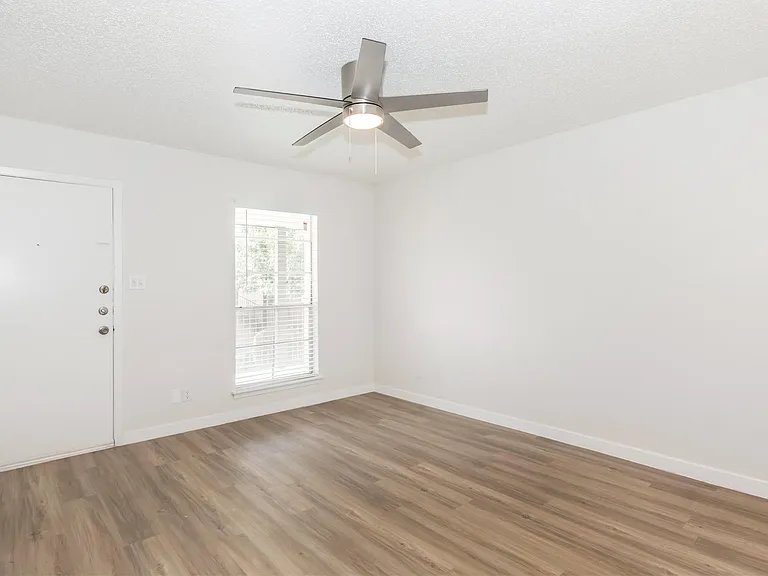 6008 N Lamar Blvd #204 — Photo 5
