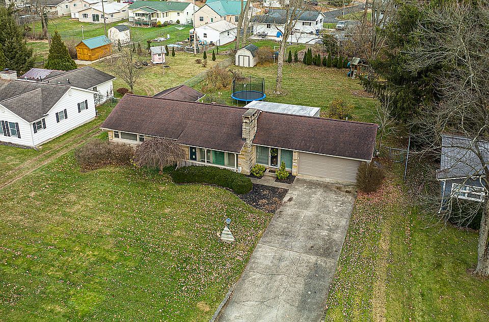 1st image of 824 E Village Dr