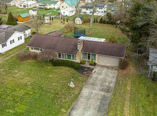 824 E Village Dr, Newark, OH 43055