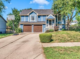 1536 NE Tawny Dr, Lees Summit, MO 64086