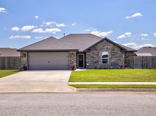 1651 Whirlaway Ln, Prairie Grove, AR 72753