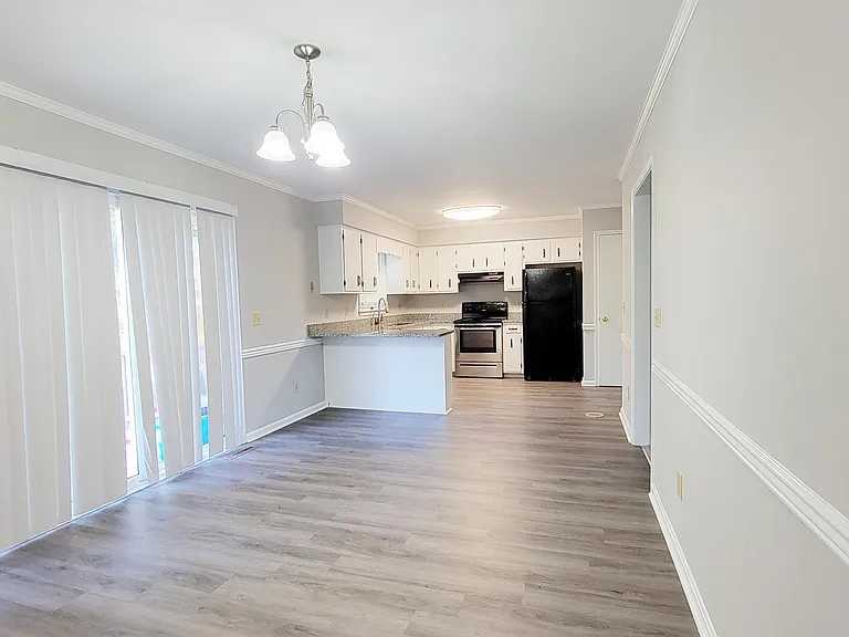 830 Larch Way #1 — Photo 6