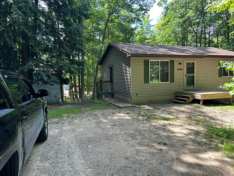 19161 White Pine Dr — Photo 1