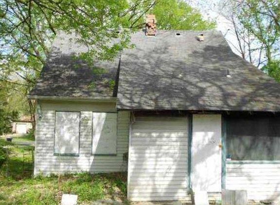 4th image of 8046 Garfield Ave