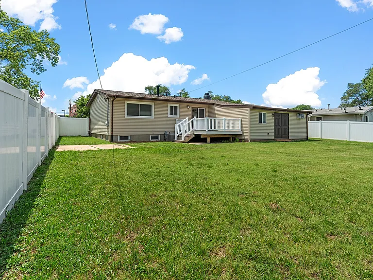 615 Loyola Dr — Photo 26