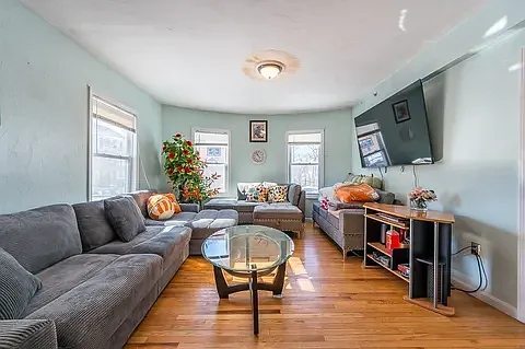 3 bed, $2,500 — Photo 3