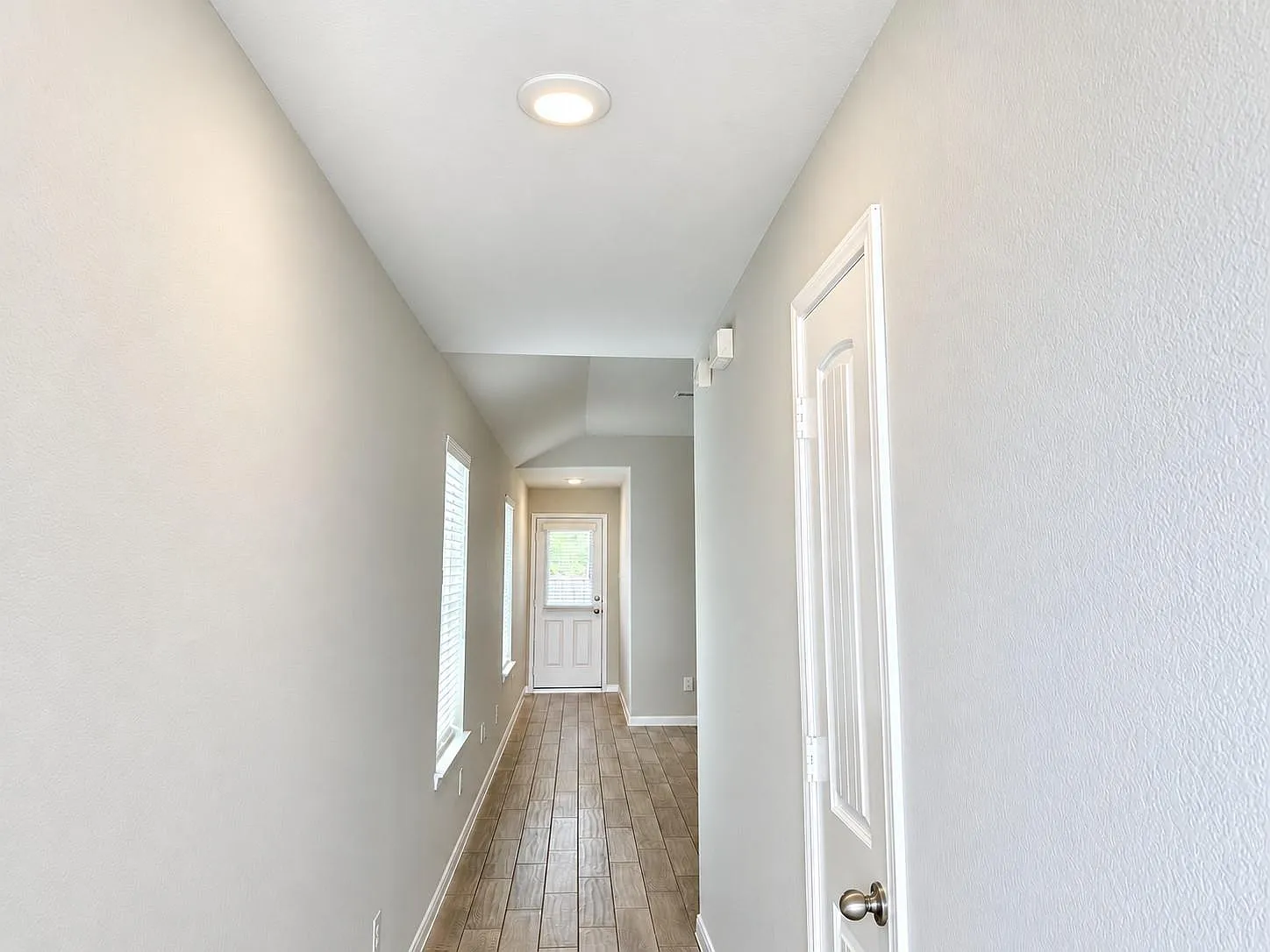 3 bed, 2.0 bath, 1415 sqft, $2,050 — Photo 4