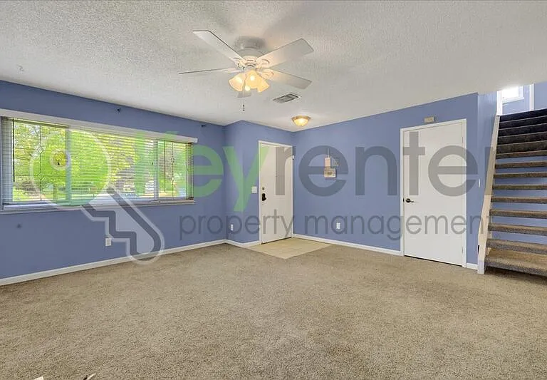 7005 Woodside Dr — Photo 3