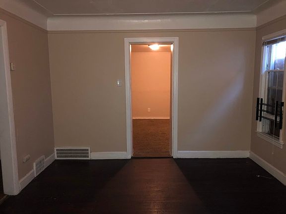 5th image of 9109 Birwood St