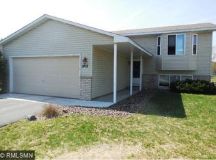 1418 Whitney St, Shakopee, MN 55379