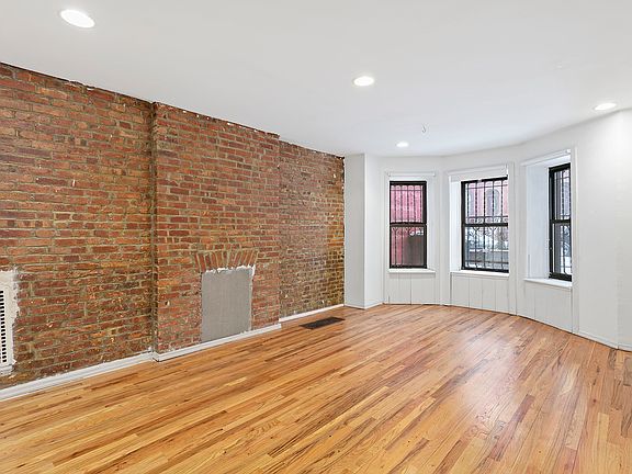 3rd image of 674 Park Pl