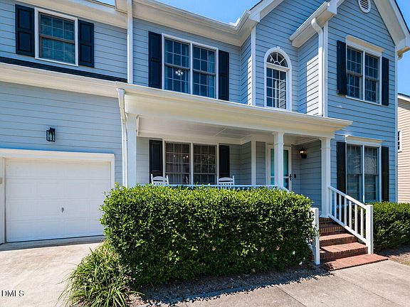 3rd image of 3319 Meadowrun Dr
