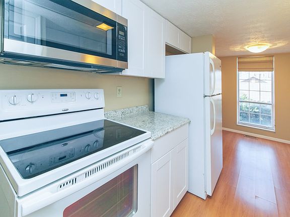 3rd image of 10826 Lakehurst Ct #102