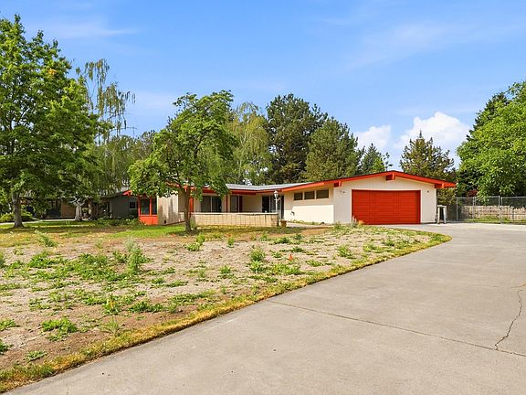 5th image of 2441 Harris Ave