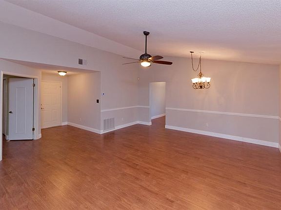 4th image of 15709 Charter Oaks Trl