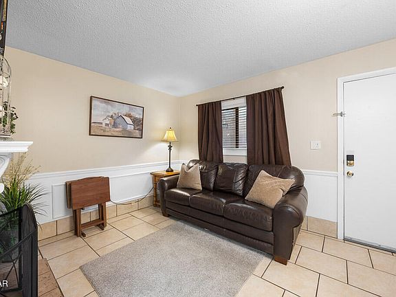 3rd image of 685 River Rd #203