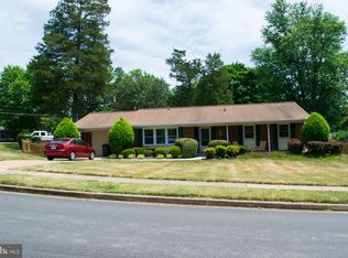 5810 Helmsdale Ln, Alexandria, VA 22315