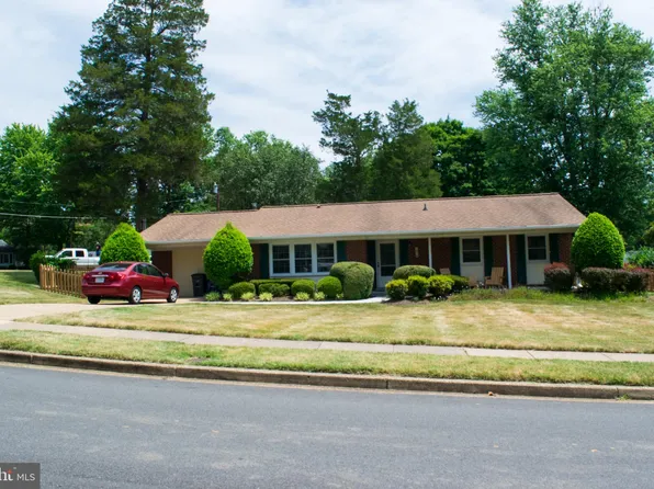 5810 Helmsdale Ln, Alexandria, VA 22315