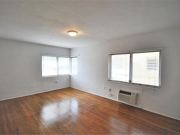2nd image of 951 Bay Dr APT 1