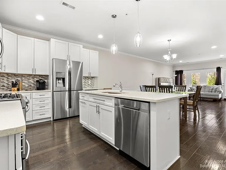 5570 Arbor Chase Dr — Photo 7