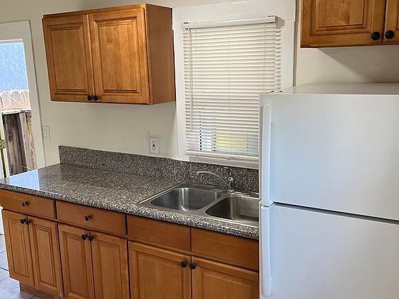 3rd image of 5517 Sierra Vista Ave #5519-1/2