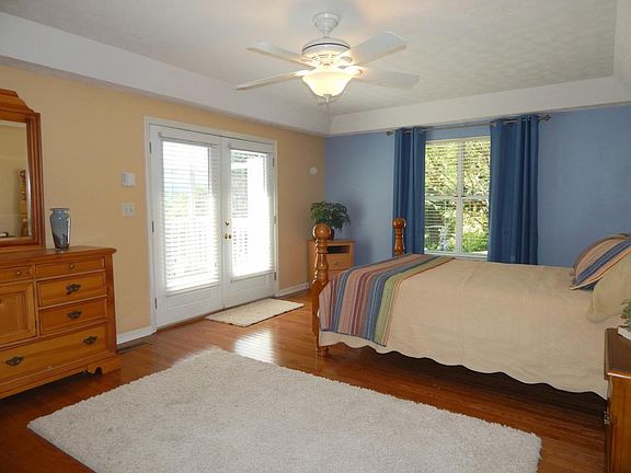 4th image of 109 Autumn View Dr