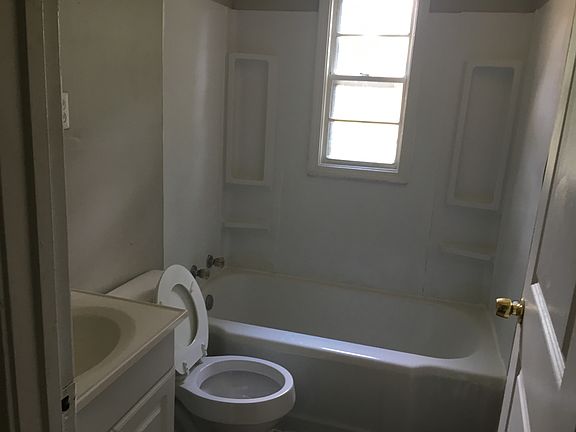 3rd image of 3795 Guernsey Ave