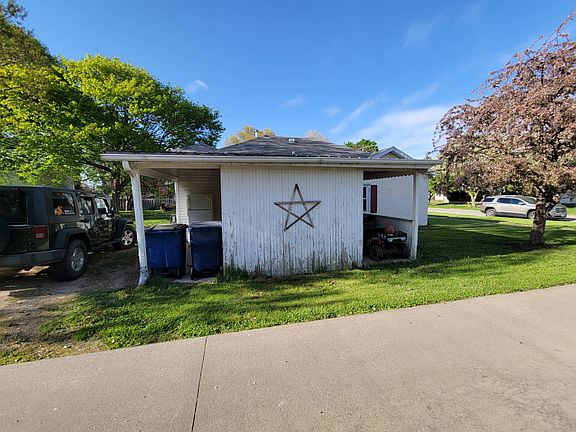4th image of 220 S D St