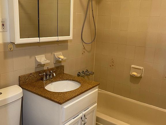 4th image of 2705 Gifford Ave Floor 1