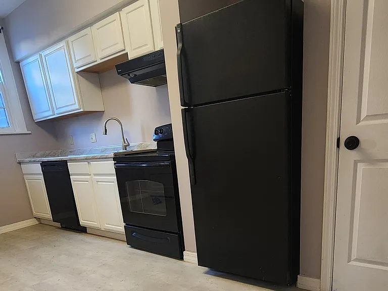 5747 Hamilton Ave — Photo 3