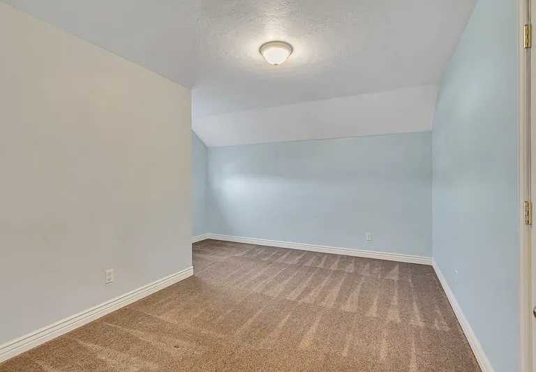 692 E 180 N — Photo 8