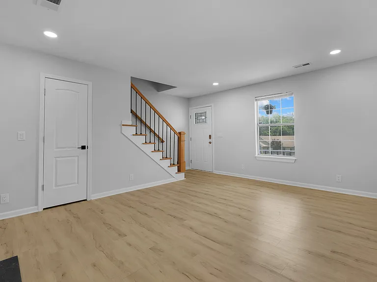 2537 Willowbranch Dr — Photo 4