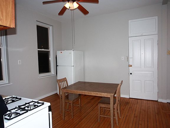 3rd image of 2164 N Claremont Ave APT 2R