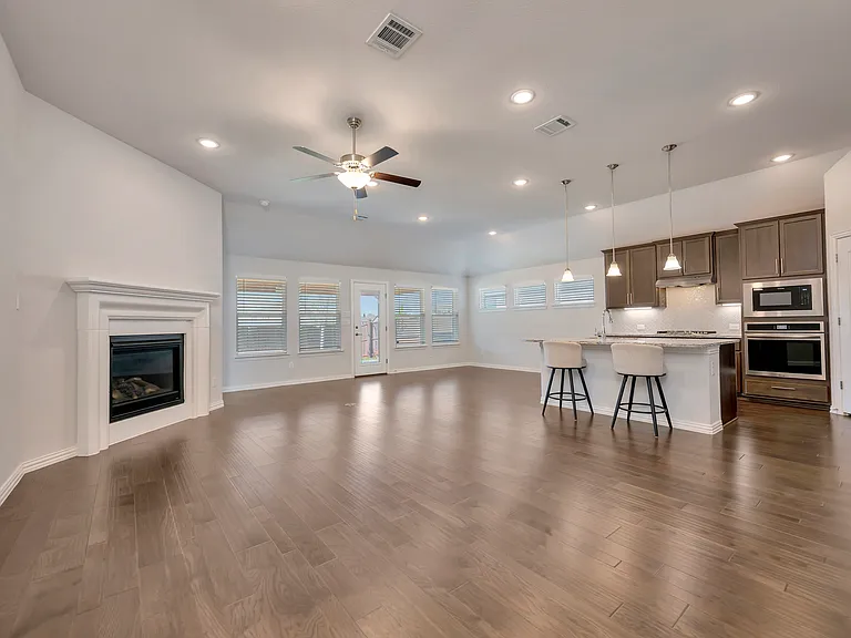1104 Superbloom Ave — Photo 4