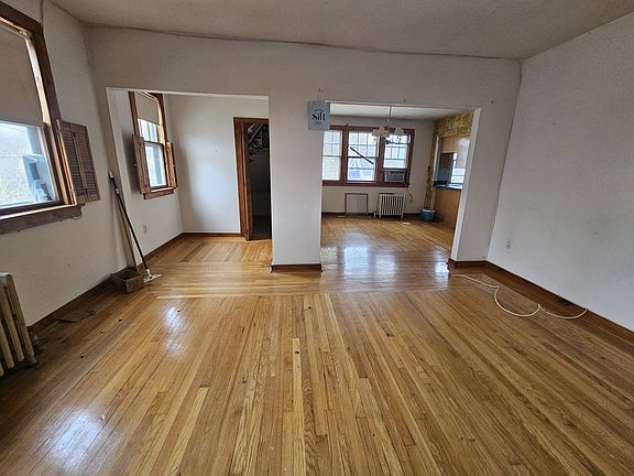 4th image of 106 Sea St #3A