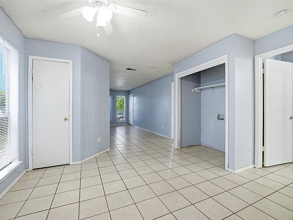 4th image of 2009 W Loop APT A