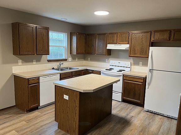 4th image of 2715 N Parkdale St