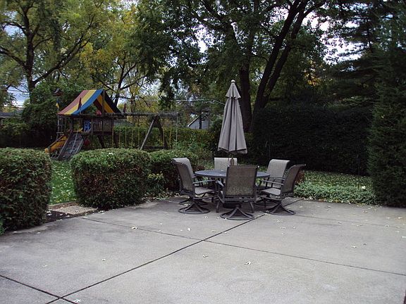 4th image of 515 E Lane Dr