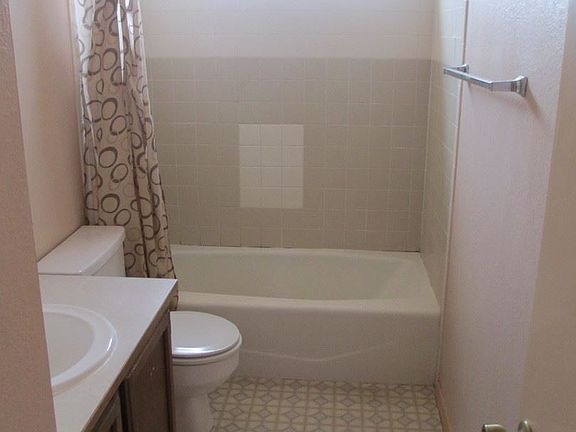 4th image of 5494 Gardenia St
