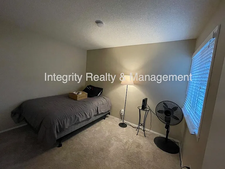 475 Chiswick Cir — Photo 38