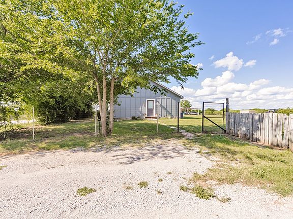 5th image of 709 W Live Oak St