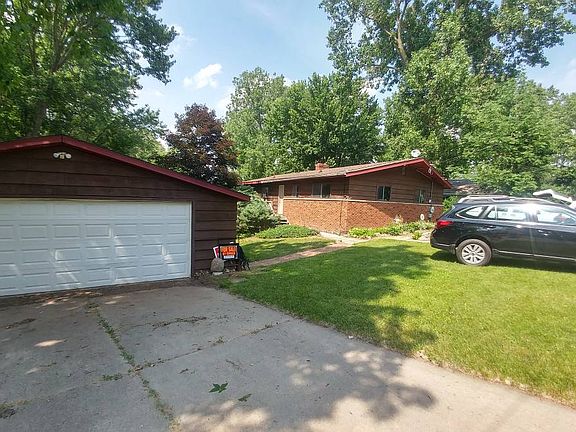 3rd image of 6328 Restwood Dr