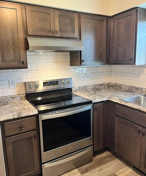 415 Theresa St — Photo 1