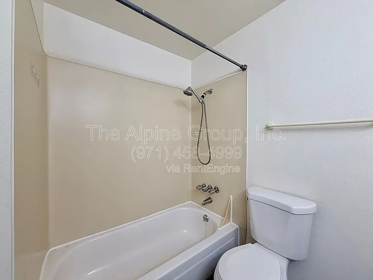 3800 NW Chemult Pl #D — Photo 19