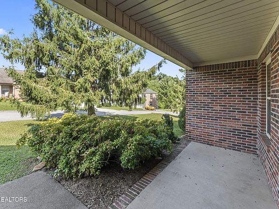 3rd image of 838 Claybrook Ct